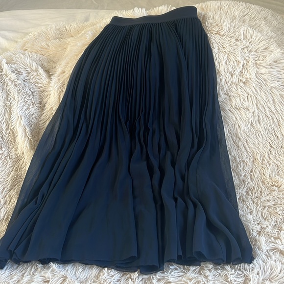 XXS WILFRED TWIRL PLEATED SKIRT NAVY BLUE - Picture 2 of 9